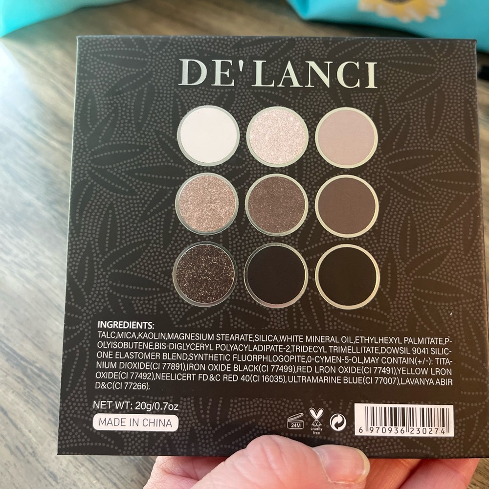 DE'LANCI Panda Eyeshadow Palette - Picture 4 of 4